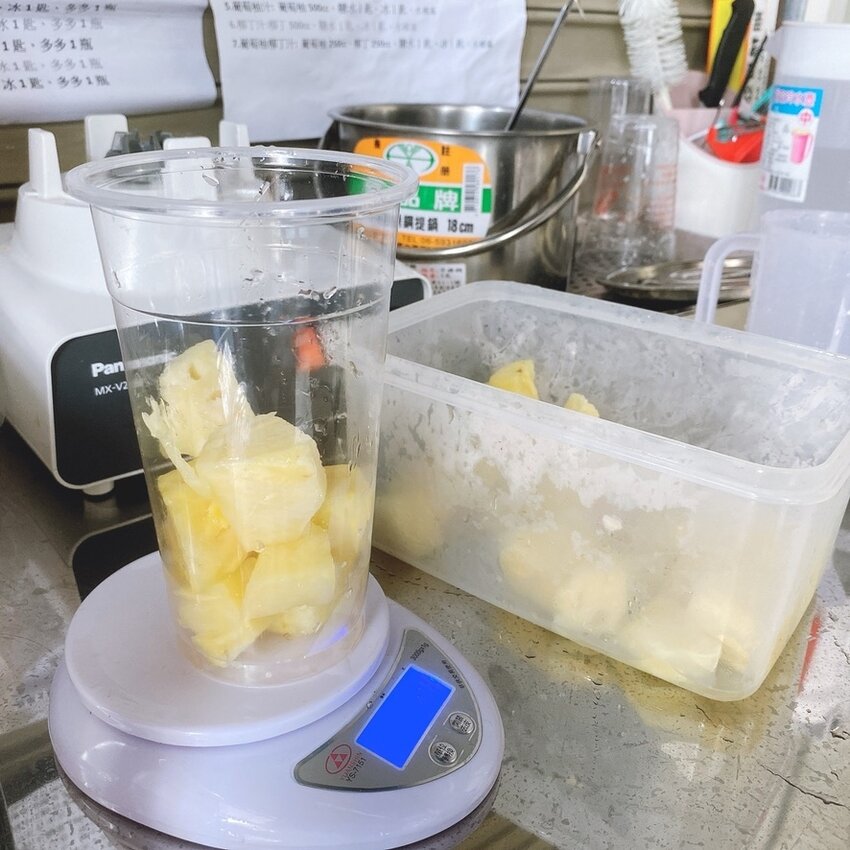 台南赤崁樓 日春木瓜牛奶散步美食,拿著果汁散步杯,悠閒慢步台南老街去!