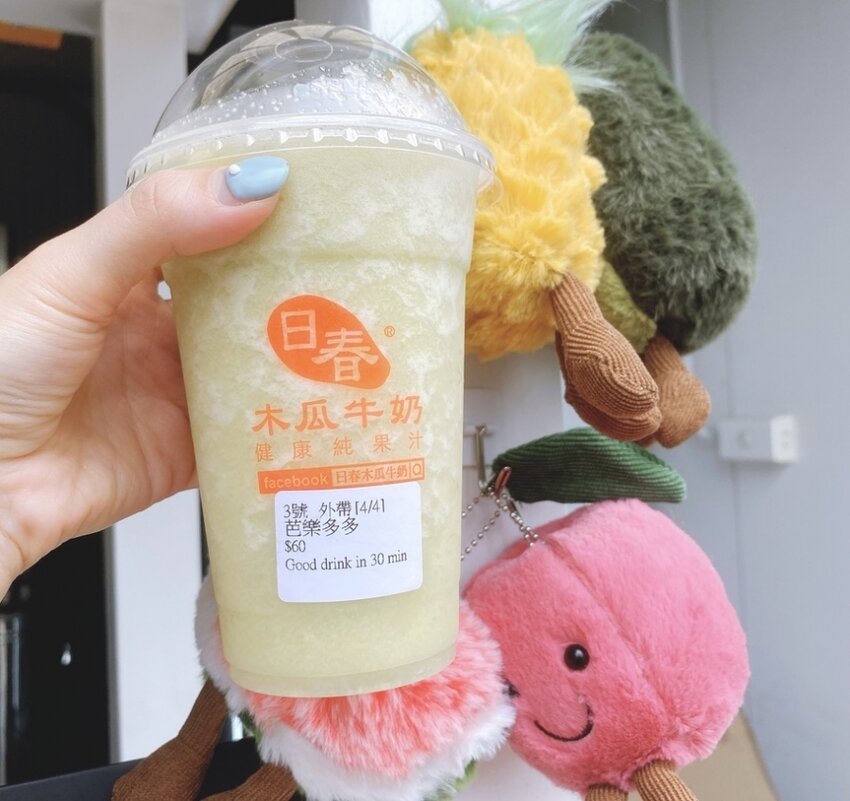 台南赤崁樓 日春木瓜牛奶散步美食,拿著果汁散步杯,悠閒慢步台南老街去!