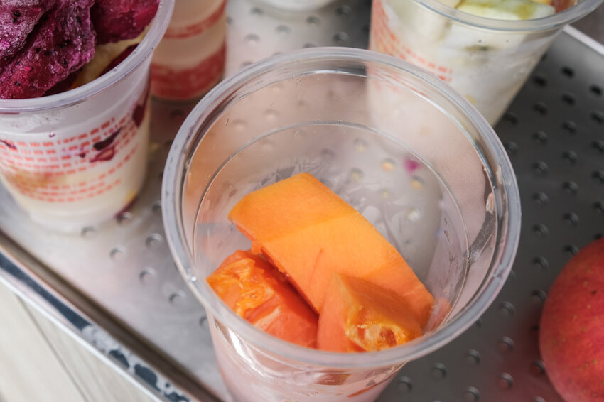 日春木瓜牛奶|顏色超繽紛的新鮮果汁,推紅龍果鳳梨汁!赤崁樓散步美食