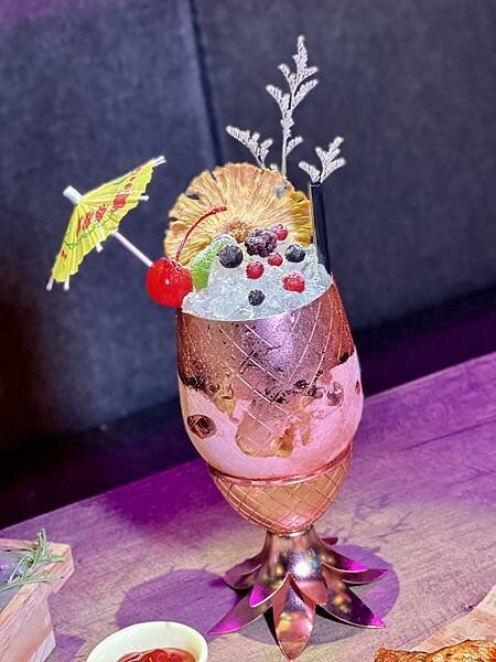 [西門美食] RayDarts 飛鏢運動酒吧 神仙系調酒+餐酒美食 #台北萬華區西門町酒吧/餐酒館 @蛋寶趴趴go