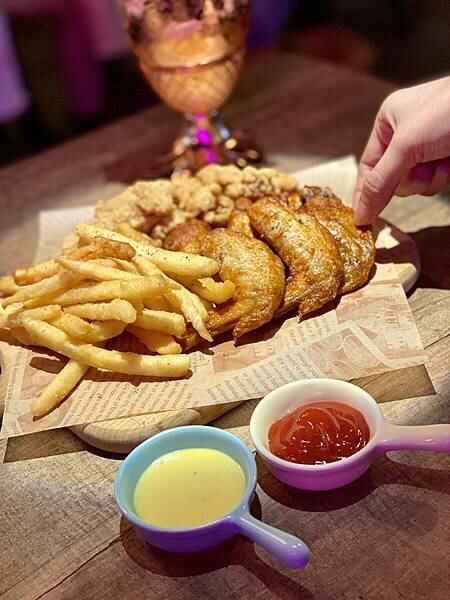 [西門美食] RayDarts 飛鏢運動酒吧 神仙系調酒+餐酒美食 #台北萬華區西門町酒吧/餐酒館 @蛋寶趴趴go