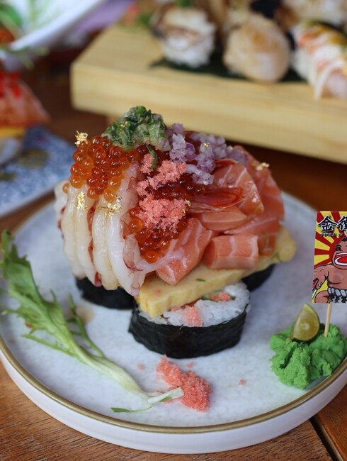 【台中食記】東區鄰近樂成宮超浮誇日料『金衛亭浮誇壽司首代目』裝潢讓你一秒飛日本，五千多則GOOGLE評價4.