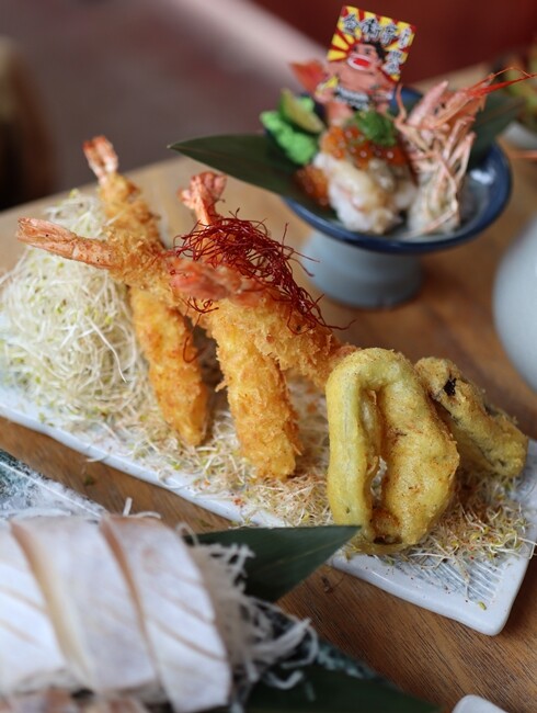 【台中食記】東區鄰近樂成宮超浮誇日料『金衛亭浮誇壽司首代目』裝潢讓你一秒飛日本，五千多則GOOGLE評價4.