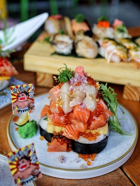 【台中食記】東區鄰近樂成宮超浮誇日料『金衛亭浮誇壽司首代目』裝潢讓你一秒飛日本，五千多則GOOGLE評價4.