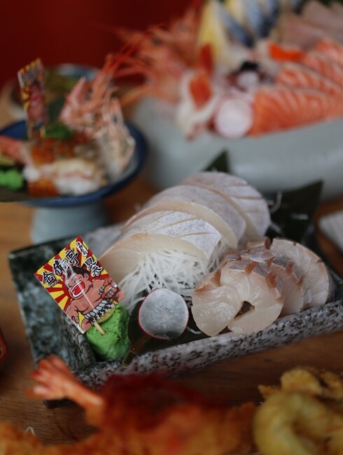 【台中食記】東區鄰近樂成宮超浮誇日料『金衛亭浮誇壽司首代目』裝潢讓你一秒飛日本，五千多則GOOGLE評價4.