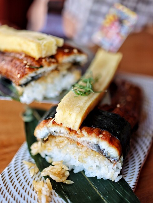 【台中食記】東區鄰近樂成宮超浮誇日料『金衛亭浮誇壽司首代目』裝潢讓你一秒飛日本，五千多則GOOGLE評價4.