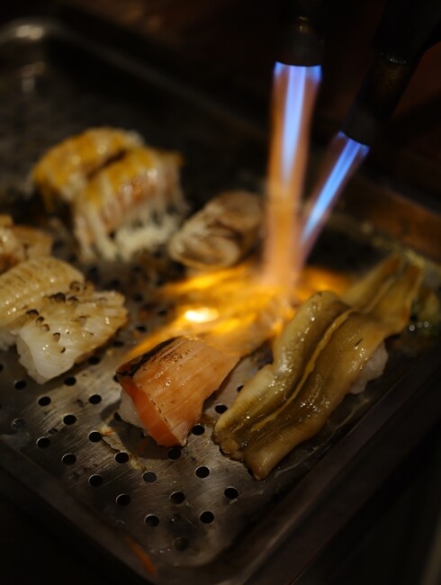 【台中食記】東區鄰近樂成宮超浮誇日料『金衛亭浮誇壽司首代目』裝潢讓你一秒飛日本，五千多則GOOGLE評價4.