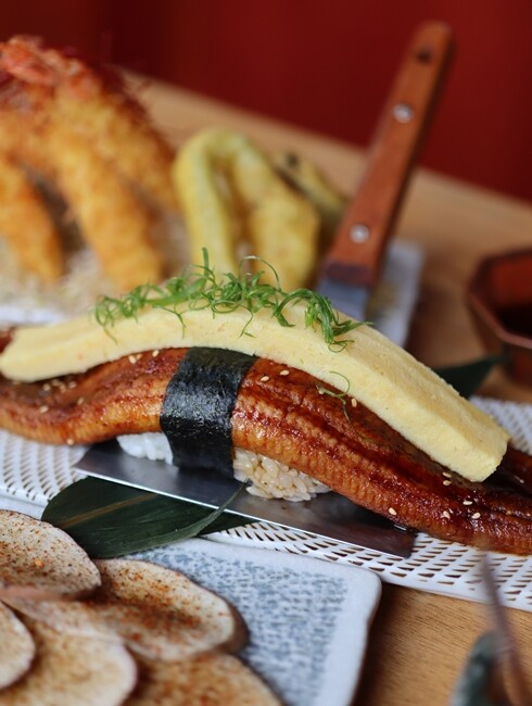 【台中食記】東區鄰近樂成宮超浮誇日料『金衛亭浮誇壽司首代目』裝潢讓你一秒飛日本，五千多則GOOGLE評價4.