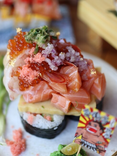 【台中食記】東區鄰近樂成宮超浮誇日料『金衛亭浮誇壽司首代目』裝潢讓你一秒飛日本，五千多則GOOGLE評價4.