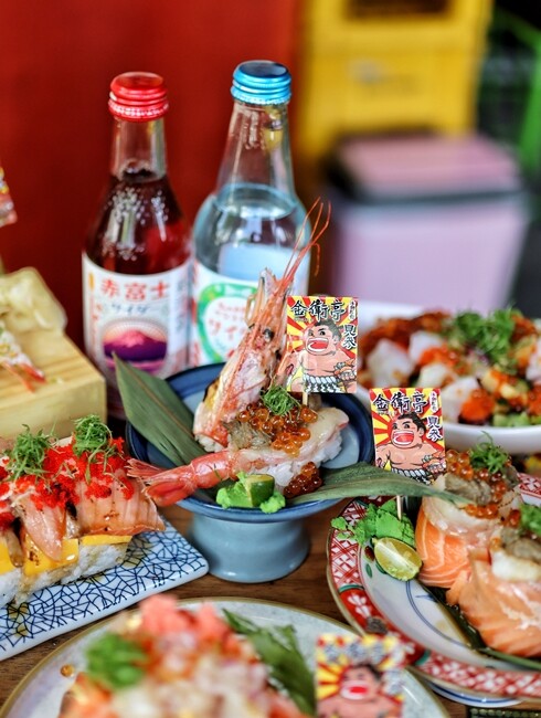 【台中食記】東區鄰近樂成宮超浮誇日料『金衛亭浮誇壽司首代目』裝潢讓你一秒飛日本，五千多則GOOGLE評價4.