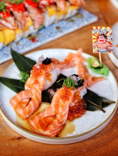 【台中食記】東區鄰近樂成宮超浮誇日料『金衛亭浮誇壽司首代目』裝潢讓你一秒飛日本，五千多則GOOGLE評價4.