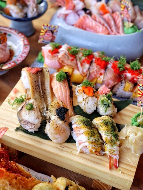 【台中食記】東區鄰近樂成宮超浮誇日料『金衛亭浮誇壽司首代目』裝潢讓你一秒飛日本，五千多則GOOGLE評價4.