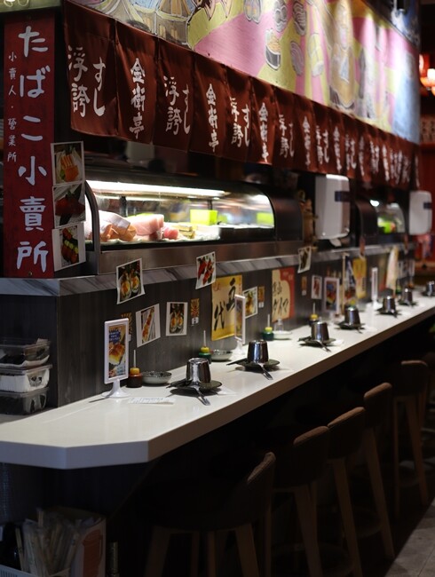 【台中食記】東區鄰近樂成宮超浮誇日料『金衛亭浮誇壽司首代目』裝潢讓你一秒飛日本，五千多則GOOGLE評價4.