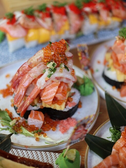 【台中食記】東區鄰近樂成宮超浮誇日料『金衛亭浮誇壽司首代目』裝潢讓你一秒飛日本，五千多則GOOGLE評價4.