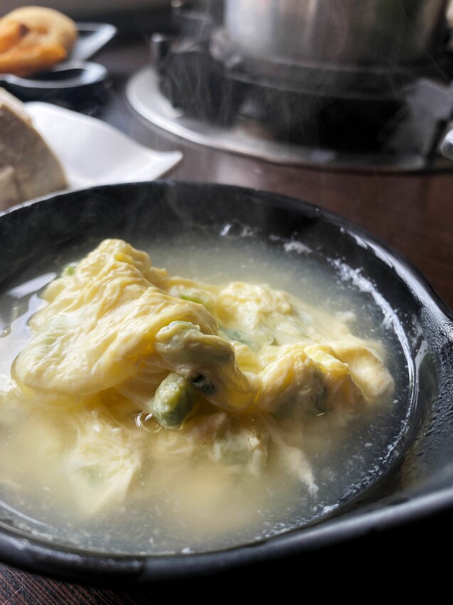 [台中豐原] 覓湯庭園鍋物｜隱身在巷弄內的日式建築｜一秒進入湯婆婆油屋｜豐原親子餐廳｜全豐原最大的兒童遊戲沙坑｜內附菜單 - 萍姐愛分享