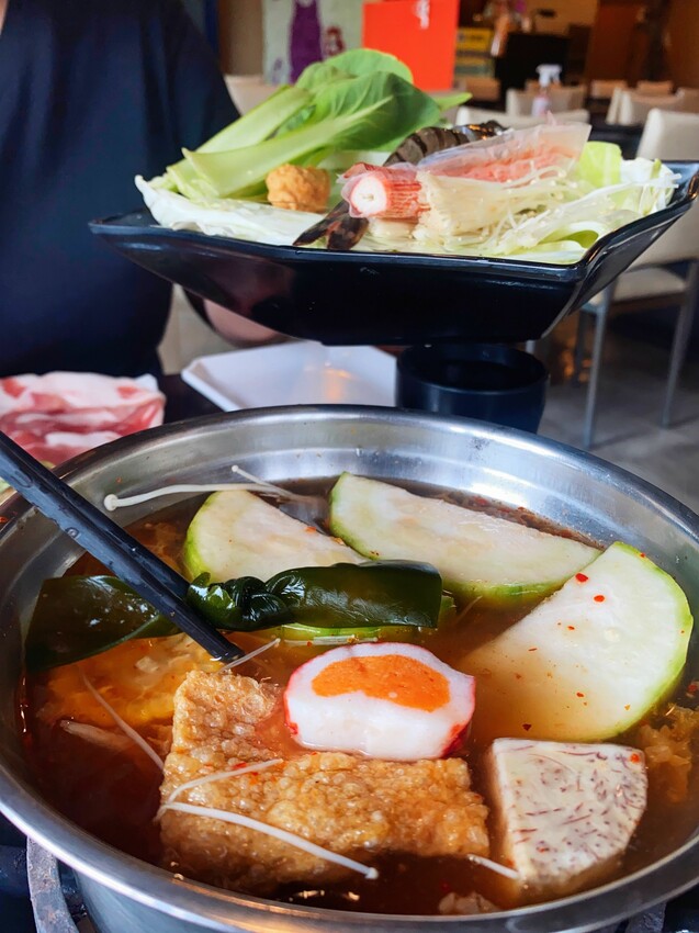 [台中豐原] 覓湯庭園鍋物｜隱身在巷弄內的日式建築｜一秒進入湯婆婆油屋｜豐原親子餐廳｜全豐原最大的兒童遊戲沙坑｜內附菜單 - 萍姐愛分享