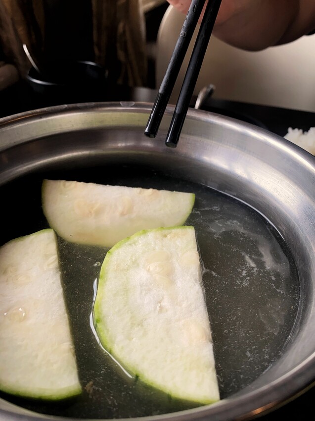 [台中豐原] 覓湯庭園鍋物｜隱身在巷弄內的日式建築｜一秒進入湯婆婆油屋｜豐原親子餐廳｜全豐原最大的兒童遊戲沙坑｜內附菜單 - 萍姐愛分享