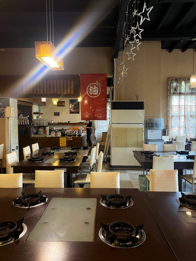 [台中豐原] 覓湯庭園鍋物｜隱身在巷弄內的日式建築｜一秒進入湯婆婆油屋｜豐原親子餐廳｜全豐原最大的兒童遊戲沙坑｜內附菜單 - 萍姐愛分享