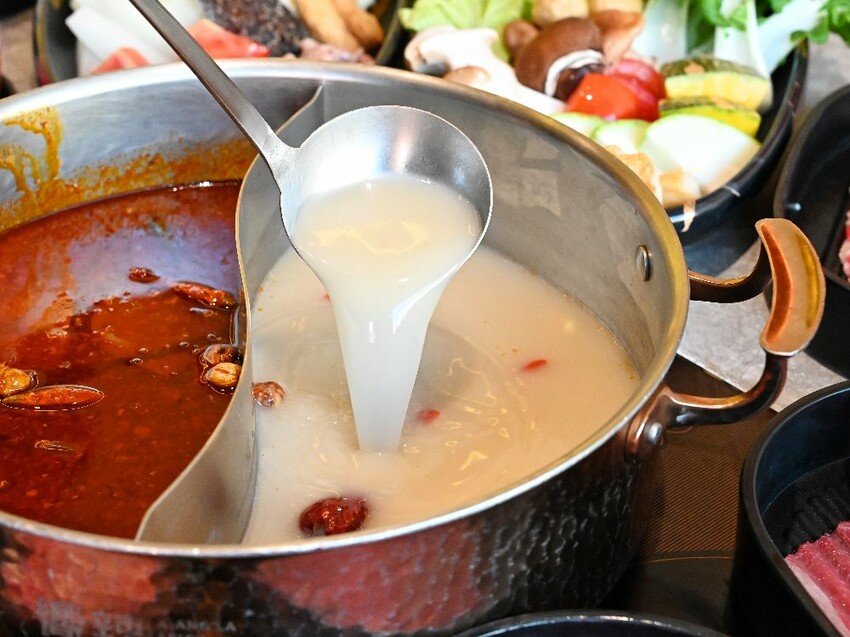 台中市南屯區台中麻辣鍋吃到飽推薦，和牛吃到飽最低只要798元起，新菜單上市，於台中五權西店出示本篇文章於指定時間用餐再享優惠！