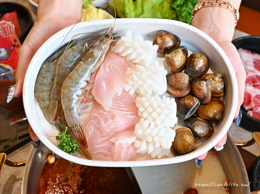 台中市南屯區台中麻辣鍋吃到飽推薦，和牛吃到飽最低只要798元起，新菜單上市，於台中五權西店出示本篇文章於指定時間用餐再享優惠！