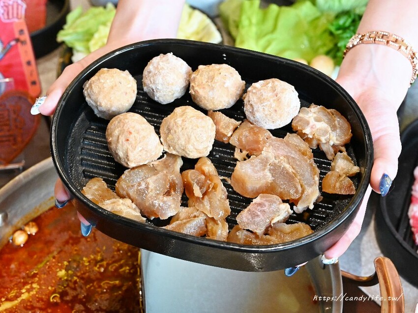 台中市南屯區台中麻辣鍋吃到飽推薦，和牛吃到飽最低只要798元起，新菜單上市，於台中五權西店出示本篇文章於指定時間用餐再享優惠！