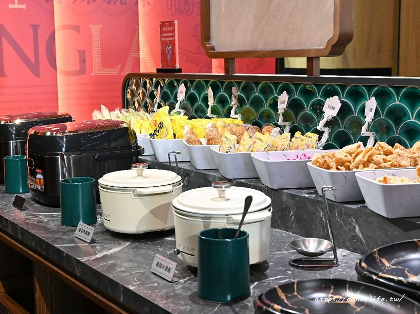 台中市南屯區台中麻辣鍋吃到飽推薦，和牛吃到飽最低只要798元起，新菜單上市，於台中五權西店出示本篇文章於指定時間用餐再享優惠！