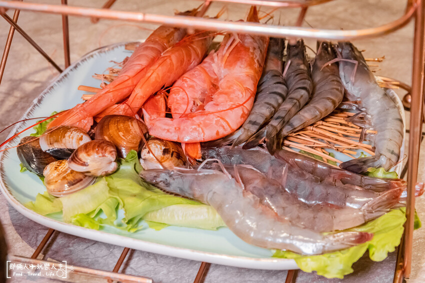 嚮辣和牛麻辣鍋來台中插旗了,和牛吃到飽竟然千元有找!!!