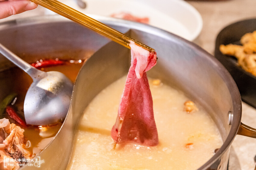 嚮辣和牛麻辣鍋來台中插旗了,和牛吃到飽竟然千元有找!!!