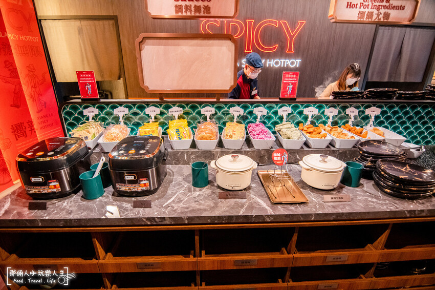 嚮辣和牛麻辣鍋來台中插旗了,和牛吃到飽竟然千元有找!!!