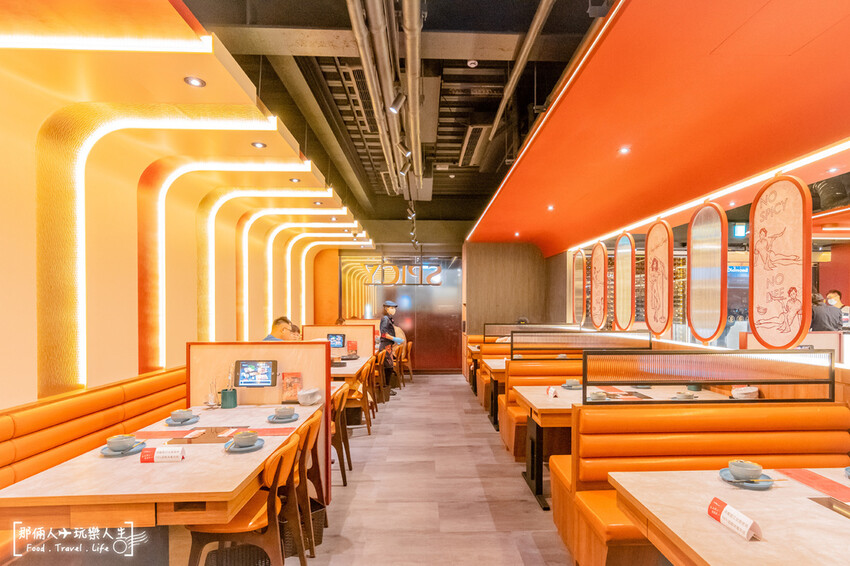 嚮辣和牛麻辣鍋來台中插旗了,和牛吃到飽竟然千元有找!!!