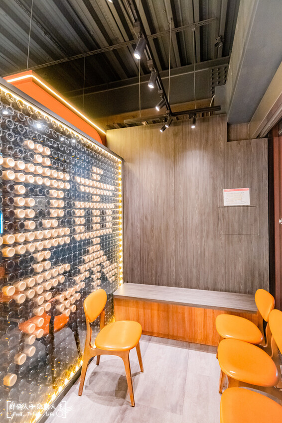 嚮辣和牛麻辣鍋來台中插旗了,和牛吃到飽竟然千元有找!!!