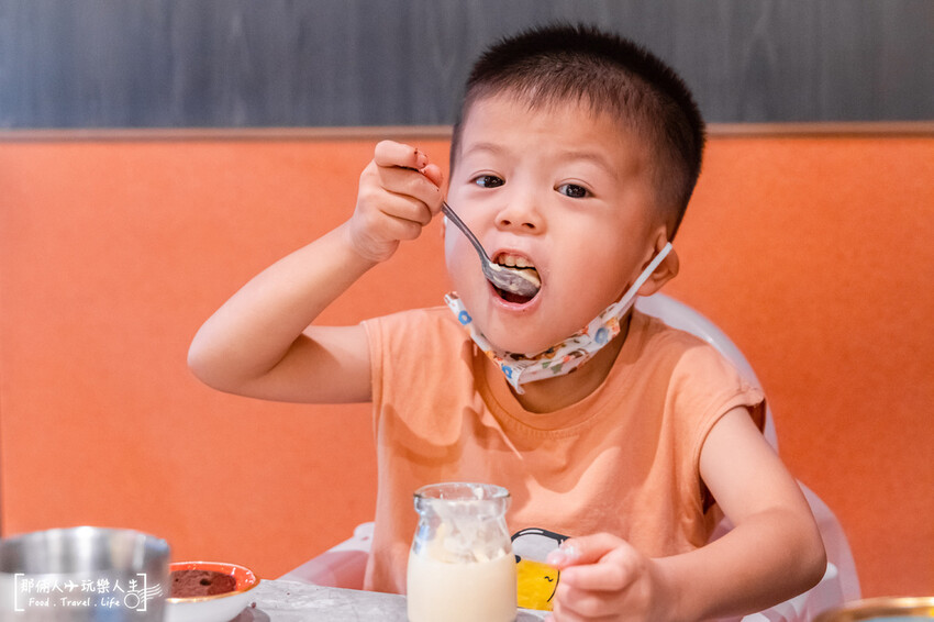 嚮辣和牛麻辣鍋來台中插旗了,和牛吃到飽竟然千元有找!!!
