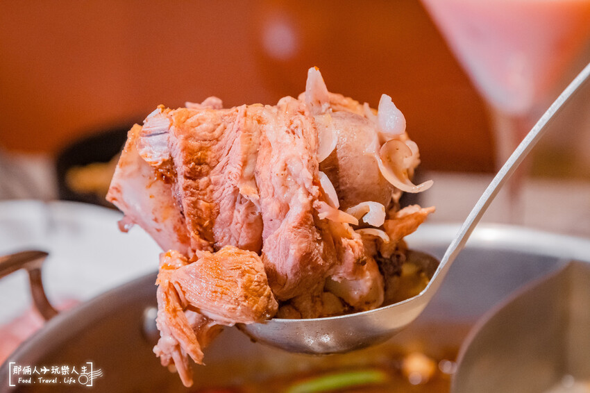 嚮辣和牛麻辣鍋來台中插旗了,和牛吃到飽竟然千元有找!!!