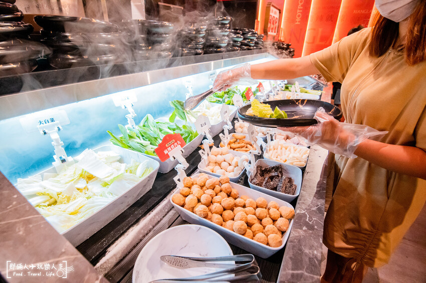 嚮辣和牛麻辣鍋來台中插旗了,和牛吃到飽竟然千元有找!!!