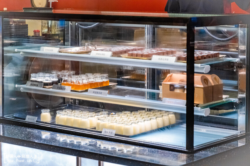 嚮辣和牛麻辣鍋來台中插旗了,和牛吃到飽竟然千元有找!!!