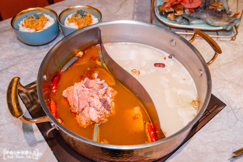 嚮辣和牛麻辣鍋來台中插旗了,和牛吃到飽竟然千元有找!!!