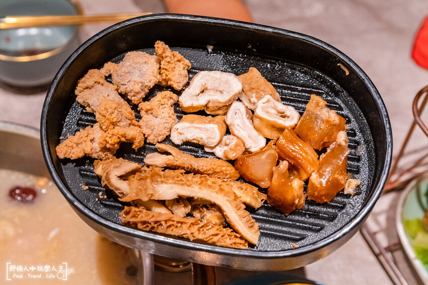 嚮辣和牛麻辣鍋來台中插旗了,和牛吃到飽竟然千元有找!!!