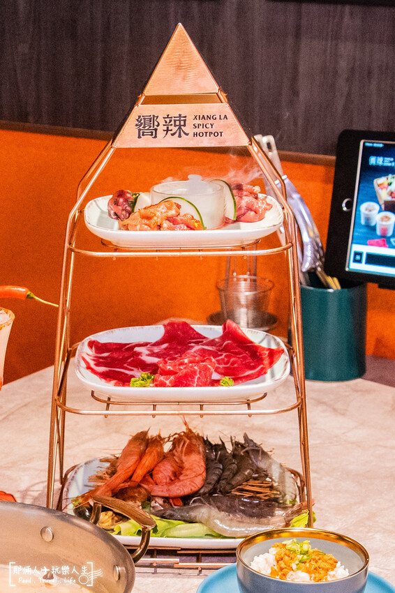 嚮辣和牛麻辣鍋來台中插旗了,和牛吃到飽竟然千元有找!!!