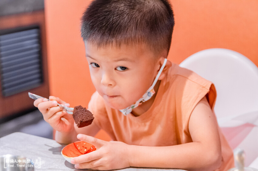 嚮辣和牛麻辣鍋來台中插旗了,和牛吃到飽竟然千元有找!!!