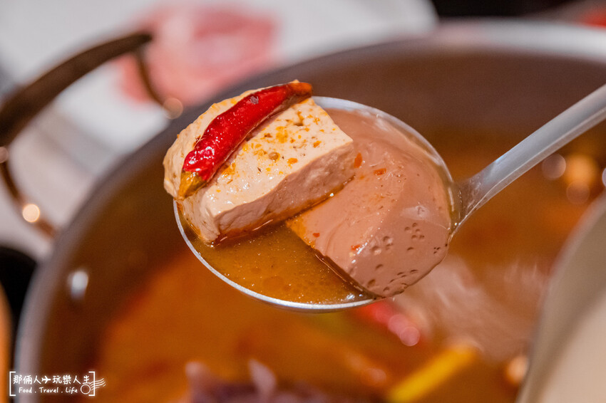 嚮辣和牛麻辣鍋來台中插旗了,和牛吃到飽竟然千元有找!!!