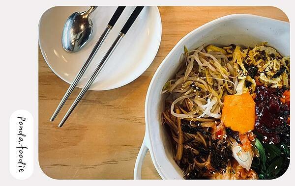 新築窟 | 新竹超美日式翻新老宅，一品亞洲創意蔬食料理~!