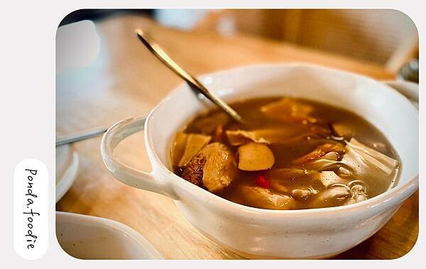 新築窟 | 新竹超美日式翻新老宅，一品亞洲創意蔬食料理~!