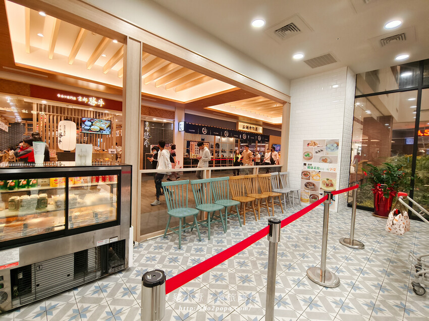 台南。歸仁》聚豐樓(台灣新知味)(台南三井店)可愛的子彈列車送餐