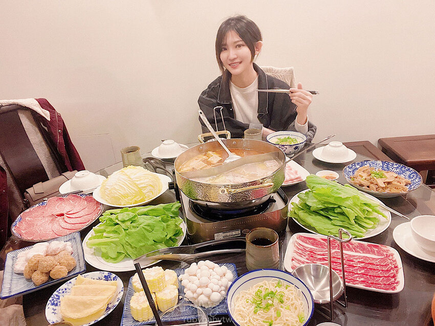 【食記】【台北大安】明星藝人都愛!飄香40年老饕推薦|黑武士麻辣火鍋