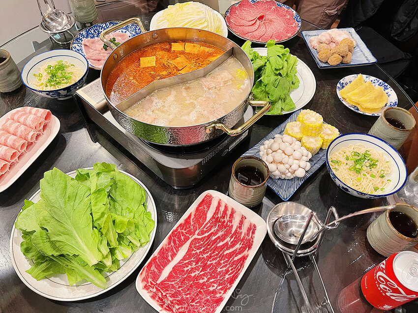 【食記】【台北大安】明星藝人都愛!飄香40年老饕推薦|黑武士麻辣火鍋