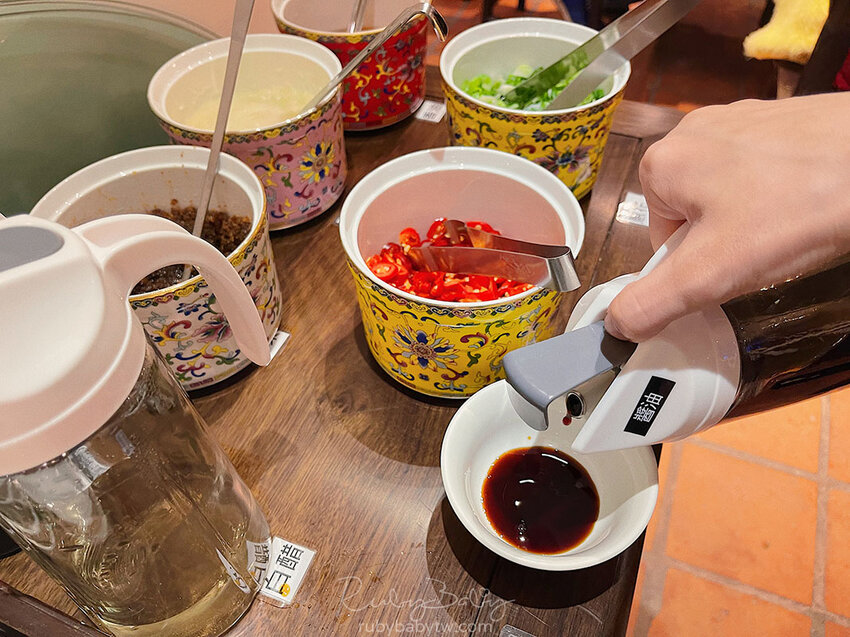 【食記】【台北大安】明星藝人都愛!飄香40年老饕推薦|黑武士麻辣火鍋