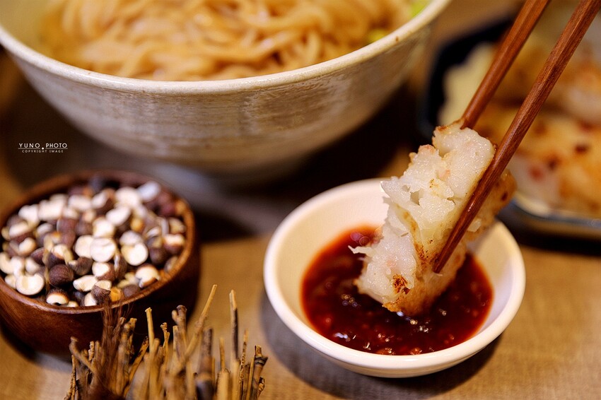 來碗用料實在、暖胃暖心的港式燉湯吧！激推臘味蘿蔔糕、煲仔蒸飯滿足味蕾｜奉湯(台中港式燉湯、湯品)