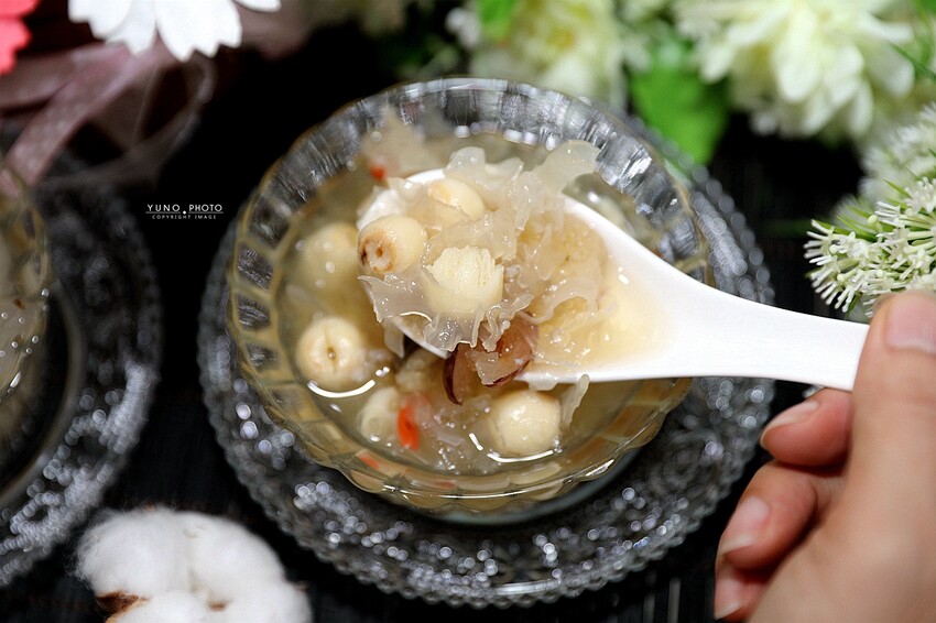 來碗用料實在、暖胃暖心的港式燉湯吧！激推臘味蘿蔔糕、煲仔蒸飯滿足味蕾｜奉湯(台中港式燉湯、湯品)