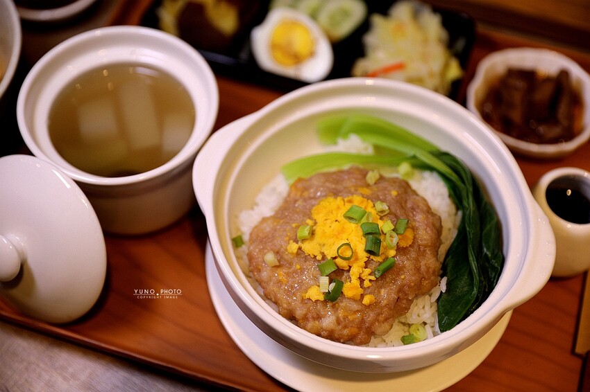 來碗用料實在、暖胃暖心的港式燉湯吧！激推臘味蘿蔔糕、煲仔蒸飯滿足味蕾｜奉湯(台中港式燉湯、湯品)