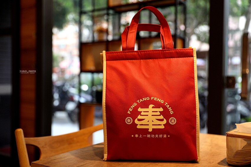 來碗用料實在、暖胃暖心的港式燉湯吧！激推臘味蘿蔔糕、煲仔蒸飯滿足味蕾｜奉湯(台中港式燉湯、湯品)